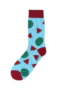 Hellblaue Socken mit einem Wassermelonenmuster, grünen Wassermelonen und roten Dreieckschnitten, rotem Bündchen und Zehen. Dehnbarem Strickmaterial.