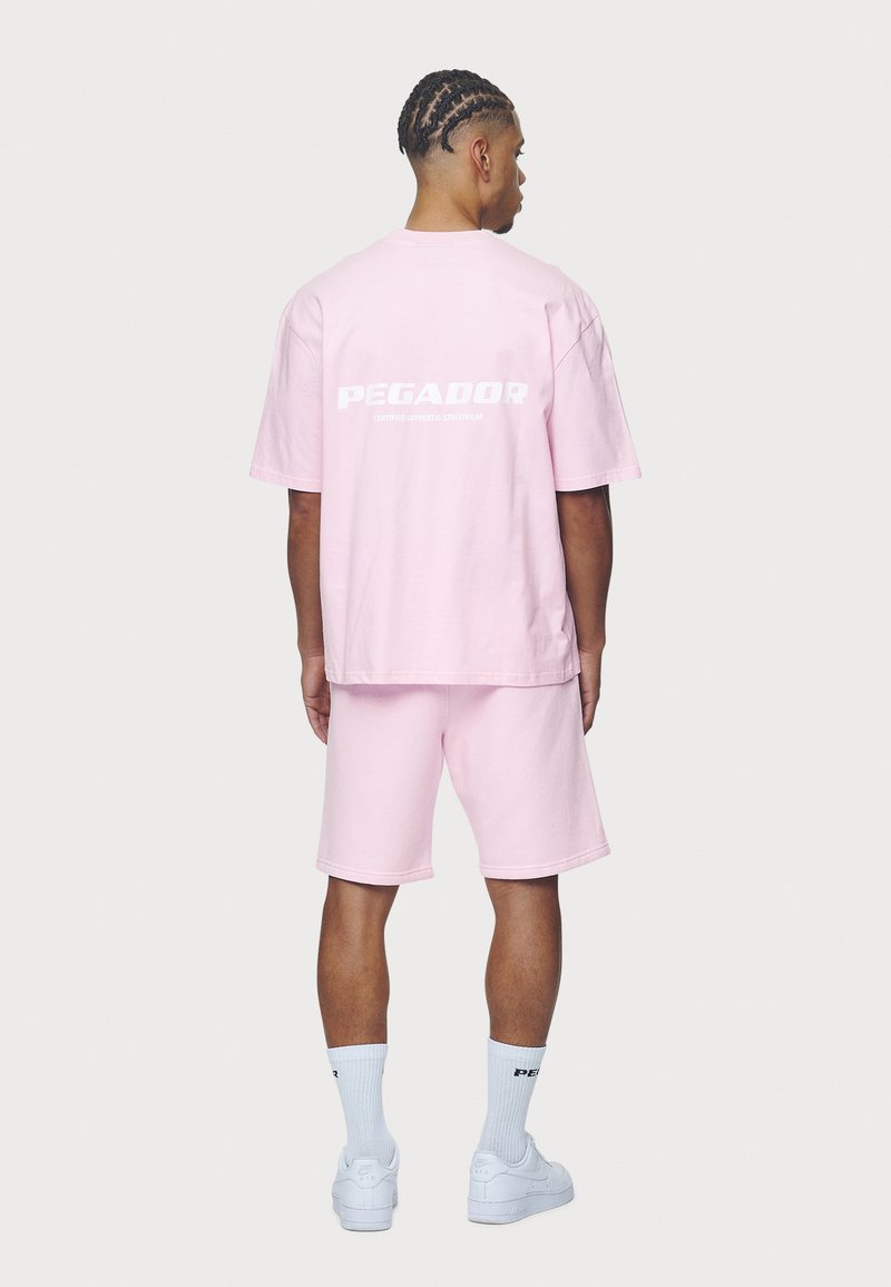 Pegador COLNE LOGO TEE - Apdrukāts T-krekls - washed bubblegum/white
