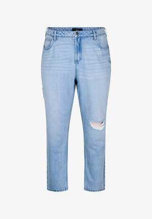 Svetlomodré riflové nohavice s vysokým pásom, rovnými nohavicami a poškodením na pravom stehne. Majú päť vreciek a klasické zapínanie na gombík.