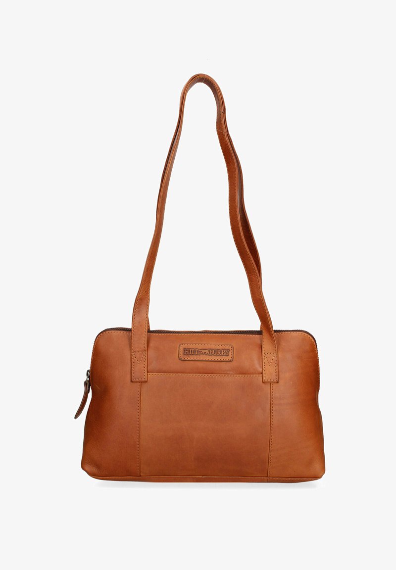 Sac à épaule en cuir marron avec deux longues poignées, fermeture éclair, forme rectangulaire et logo embossé à l'avant. Texture lisse et design minimal.