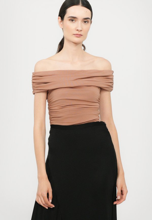 Basic T-shirt - hazel3