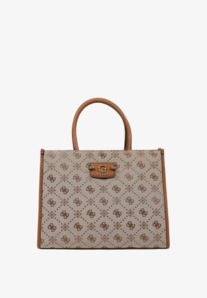 Beige strukturierte Handtasche mit geometrischem Muster, braunen Akzenten und einem Metalllogo. Sie verfügt über abgerundete Griffe und eine rechteckige Form.
