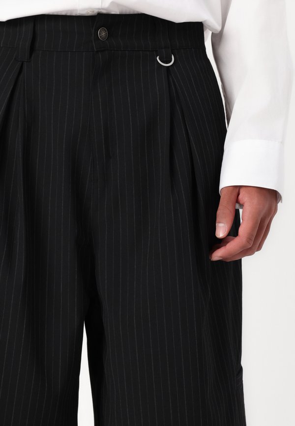 PINSTRIPE GOLIATH UNISEX - Shorts2