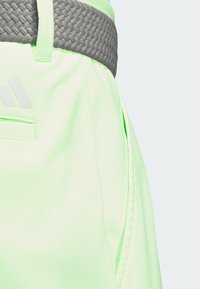 adidas Golf ULTIMATE365 8.5-INCH GOLF  - Športové šortky - green spark