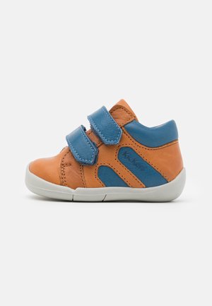 WAMBAK - Touch-strap shoes - camel/bleu