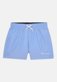 Shorts de bain bleus en matériau léger, dotés d'une taille élastique avec cordon blanc, et d'un petit logo blanc en bas à droite.