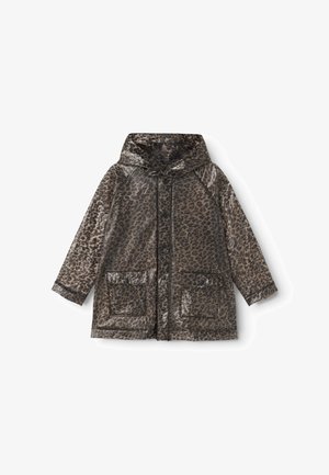 Hættejakke med regnslag i mørkebrun og sort leopardprint, knapper foran og to store klaplommer.