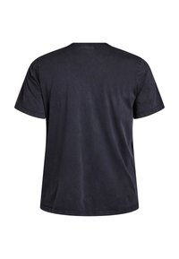 Camiseta de algodón negra con cuello redondo y mangas cortas. Textura suave, ajuste casual, sin patrones visibles ni detalles de hardware distintivos.