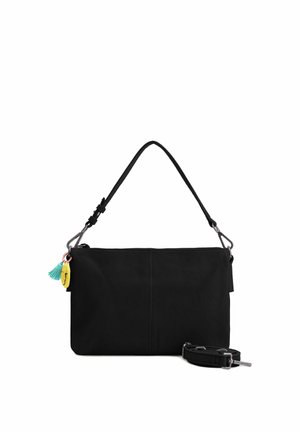 Borsa clutch in pelle nera con tracolla rimovibile, chiusura a zip e dettagli decorativi colorati, tra cui un nappa e un piccolo ornamento giallo.