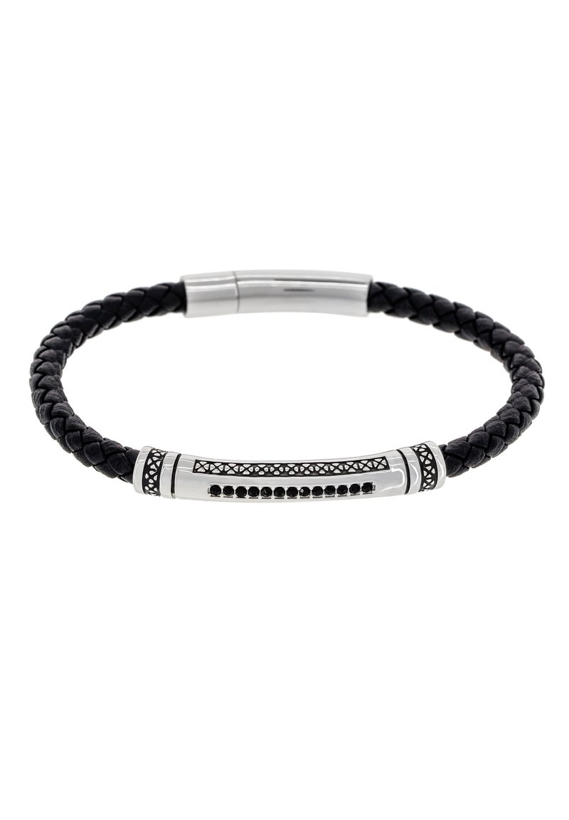 Bracciale in pelle intrecciata nera con chiusura in metallo argentato, dettagli neri e una banda decorata per una maggiore texture.