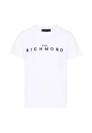 Witte T-shirt met korte mouwen en zwarte tekst "JOHN RICHMOND" in gemengde lettertypen over de borst.