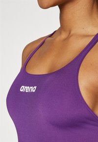 Arena WOMENS TEAM SWIMSUIT PRO SOLID - Maudymosi kostiumėlis - plum/white
