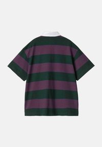 Polo de manga corta en verde oscuro y rayas horizontales moradas con cuello blanco. Fabricado en algodón, con un corte relajado y una textura suave.