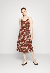 Vero Moda VMLGELINA SINGLET MIDI DRESS - Vestido de dia - henna