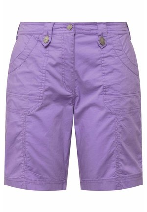 Paarse katoenen shorts met twee voorzakken, zilveren knopen en subtiele stikdetails. De stof is lichtgewicht en soepel.