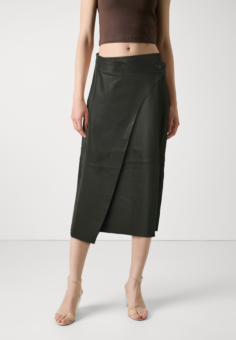 Selected Femme SLFAMALIA SKIRT - Usnjeno krilo - black