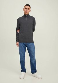 Jack & Jones JJEEMIL HALF ZIP - Strickpullover - dark grey melange