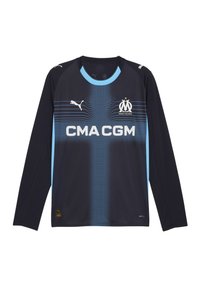 Długosleeve sportowa koszulka w kolorze granatowym z jasnoniebieskimi akcentami, teksturowanym wzorem, logo Puma na ramionach oraz centralnym napisem sponsora "CMA CGM."