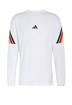 Weißes langärmliges Sportshirt mit schwarzem Adidas-Logo auf der Brust und schwarzen, roten und gelben Streifen an den oberen Ärmeln.