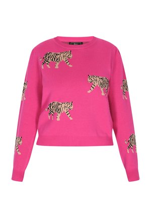 Roze gebreide sweater met een cropped ontwerp, versierd met herhaalde zwarte en beige tijgerpatronen over de voorkant en de mouwen.
