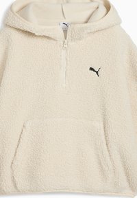 Cremefarbene Fleece-Hoodie mit halbem Reißverschluss, Kängurutasche und schwarzem Logo-Akzent. Weicher Stoff und lässige Passform.