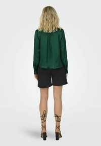 ONLY ONLZORA - Blouse - evergreen