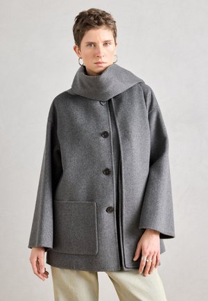CAPE JACKET DETACHABLE SCARF PATCHED POCKETS - Jachetă de vară - warm granite melange