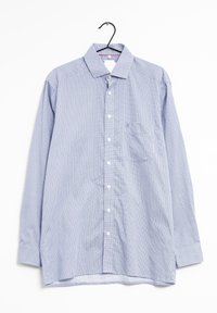 Camicia azzurra chiara con una piccola fantasia geometrica, maniche lunghe e taschino sul petto. Realizzata in un tessuto dalla texture morbida.