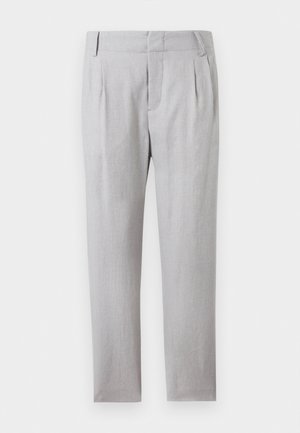 Pantalon formel gris clair avec passants de ceinture, fermeture éclair à l'avant et plis à la taille, présenté sur un fond blanc.