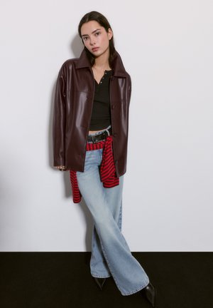 PULL&BEAR Bunda z umělé kůže - bordeaux