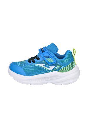 Zapatilla deportiva infantil azul y verde con suela blanca, cordones negros y cierre de velcro sobre fondo blanco.