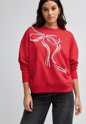 CHRISTMAS SPARKLE SEQUIN BOW GRAPHIC CREW NECK PETITE - - Sportska majica - bright red silver