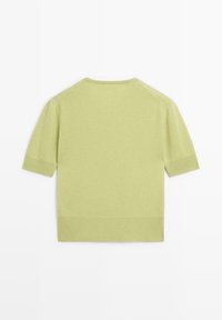 Maglione verde a maniche corte in maglia con scollatura rotonda, texture liscia, polsini e orlo a coste, e silhouette ampia.