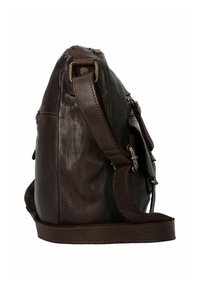 Borsa in pelle marrone con una finitura texturizzata. Presenta una tracolla, dettagli in metallo e tasche esterne per la conservazione.