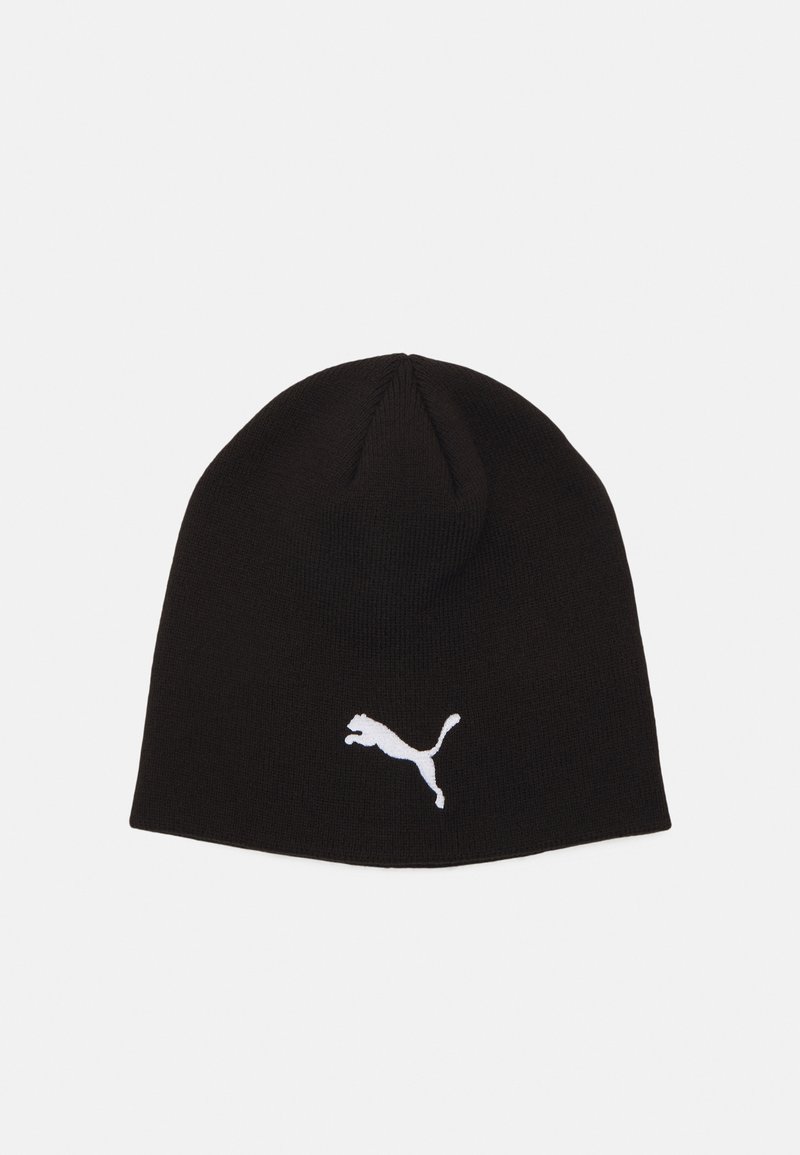 Sort strikket hue med en tæt pasform, der har et hvidt Puma-logo broderet på siden. Blød tekstur og elastisk pasform.