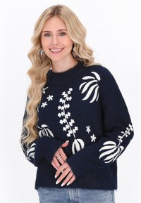Marineblauer Strickpullover mit weißer Blumenstickerei, Rundhalsausschnitt und gerippten Bündchen. Weicher Stoff und lässige Passform.