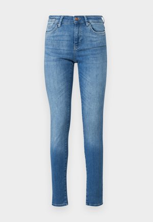 Smala jeans i medelblå denim. Hög midja, femfickorsdesign, med subtila urtvättningseffekter. Sömnadsdetaljer vid sömmarna och fållen.