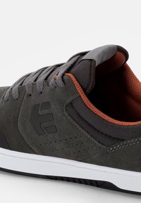 Etnies MARANA - Sapatilhas - dark grey/grey
