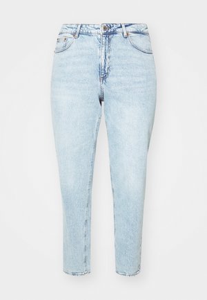 Světle modré džíny z denimu s vysokým pasem, tapered nohavicí a surovým lemem. Obsahují klasický design s pěti kapsami a kovovou sponou.