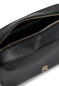Tommy Hilfiger CHIC CAMERA BAG - Cross body bag - black