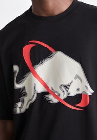 HUGO Triko s potiskem - black
