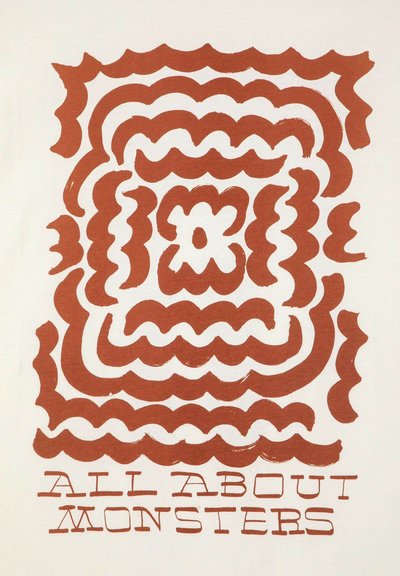 Lignes ondulées brunes abstraites formant un motif carré avec une forme de fleur centrale au-dessus du texte "All About Monsters" sur un fond clair.