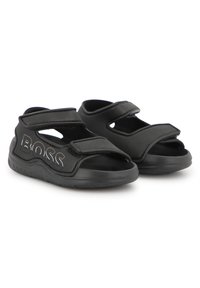 Μαύρα σανδάλια από συνθετικό υλικό, με δύο ρυθμιζόμενους ιμάντες, κομμένα τμήματα και σόλα από λάστιχο με σχέδιο. Διακριτικό λογότυπο στο πλάι.