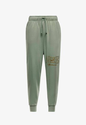 Pantaloni della tuta verdi con vita elasticizzata e cordoncino regolabile. Presentano un grande logo Nike ricamato in oro sulla gamba sinistra.