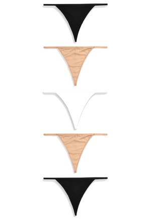 Set van vijf tanga onderbroeken: twee zwart, twee huidskleurig, één wit. De stof is glad met dunne banden en minimale bedekking.