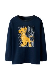 Granatowa koszulka z długim rękawem wykonana z bawełny, z żółtą grafiką lwa i napisem "SIMBA" w pogrubionych literach. Miękka w dotyku.