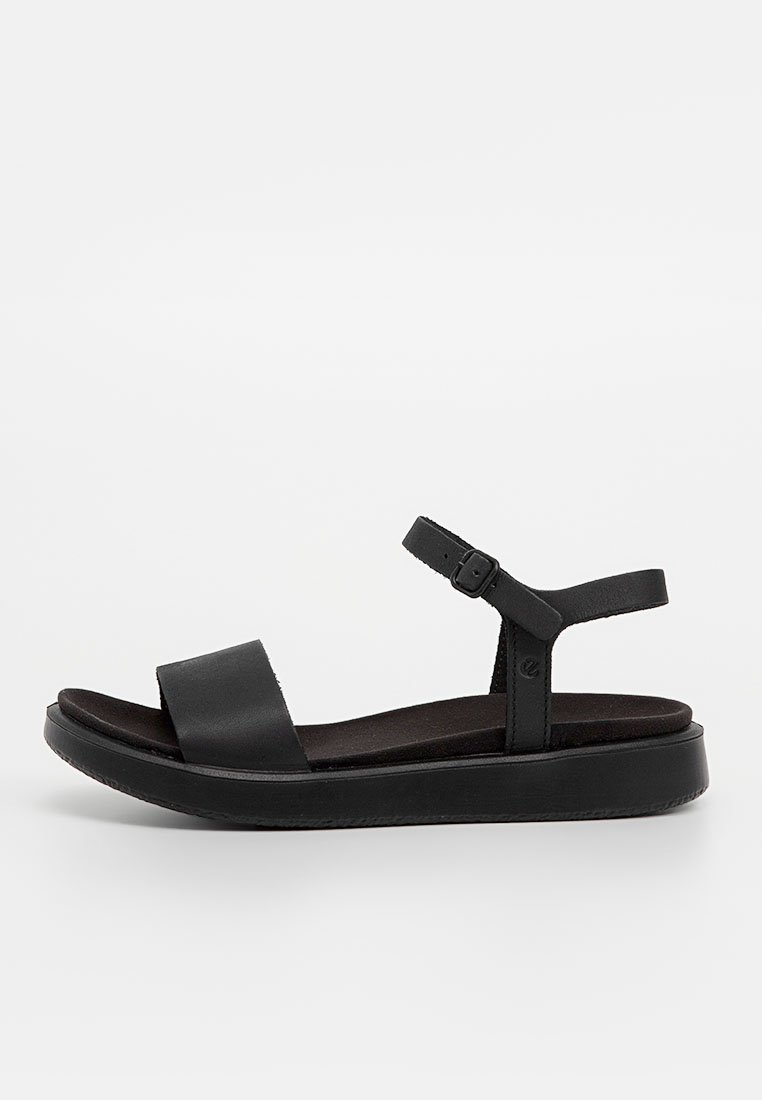 Schwarze Sandale mit zwei breiten Riemen und einem verstellbaren Knöchelriemen. Aus glattem Leder gefertigt, mit einer strukturierten Sohle und einem niedrigen Plateau-Design.