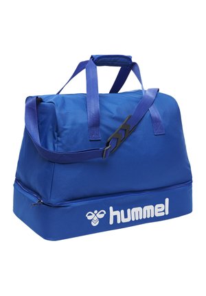 Borsa duffle blu in tessuto con doppie maniglie e tracolla. Presenta un comparto con cerniera e un logo bianco sulla parte anteriore.
