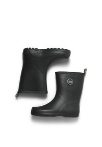 Een paar zwarte rubberen regenlaarzen met profielzolen, één laars rechtop met het logo zichtbaar, de ander ligt op zijn kant tegen een witte achtergrond.