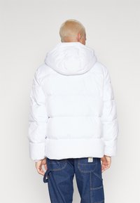 Tommy Jeans ESSENTIAL PUFFER JACKET - Vinterjakker - white